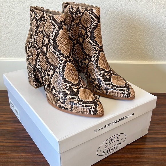 Steve Madden Shoes - 🎉HP🎉Steve Madden Booties